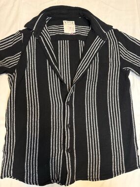 Men's Black & White Striped Button-Front Shirt